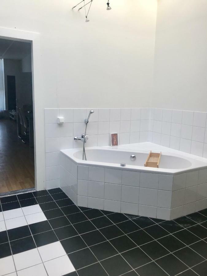 Guesthouse Uit De Kunst Leeuwarden Extérieur photo